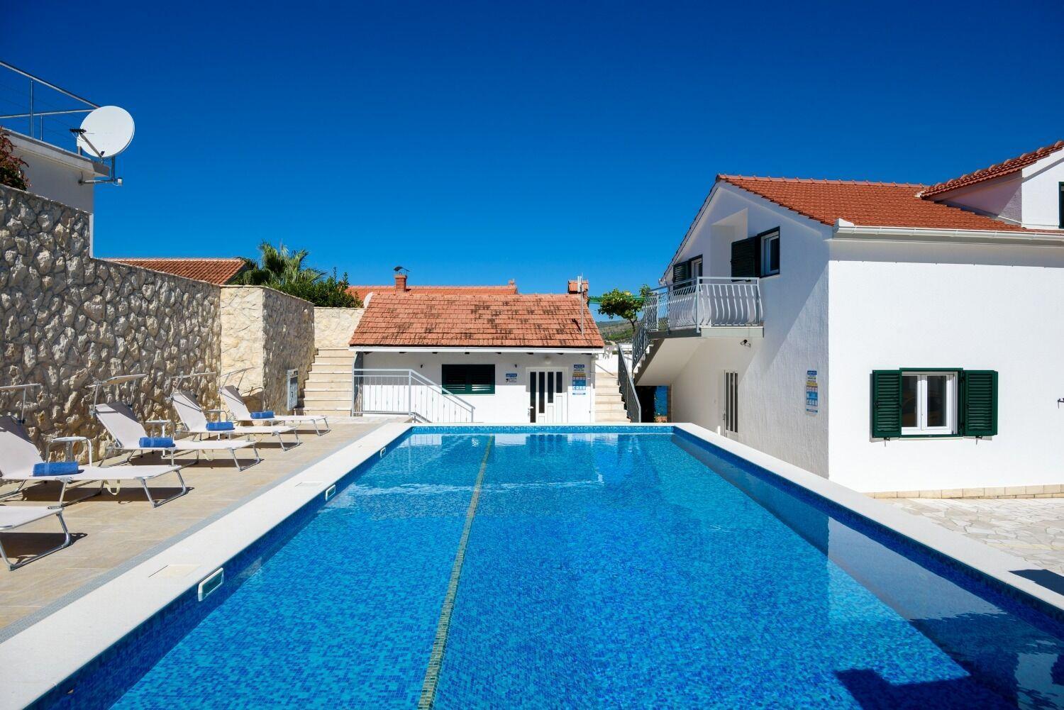 Apartments Bisernica-With Pool Ražanj Exterior foto